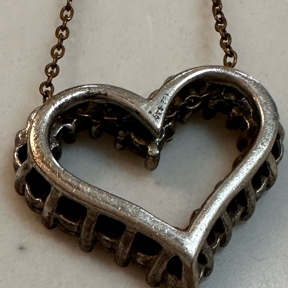 Genuine diamond and 9.25 sterling heart pendant with 30” chain - Picture 6 of 6
